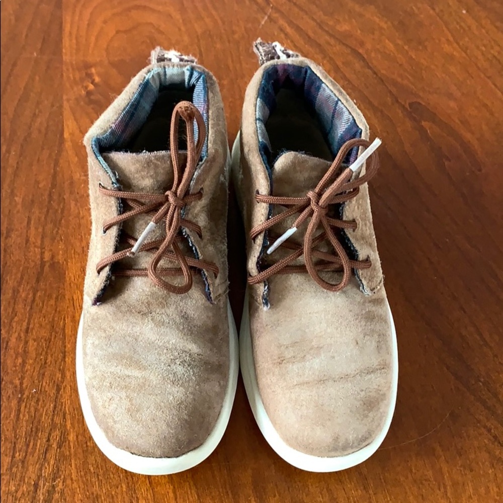 Little boys lace up authentic uggs size 1